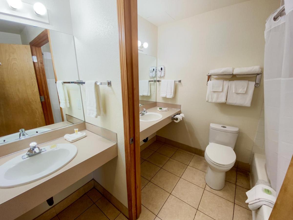 Sisters Inn & Suites ภายนอก รูปภาพ